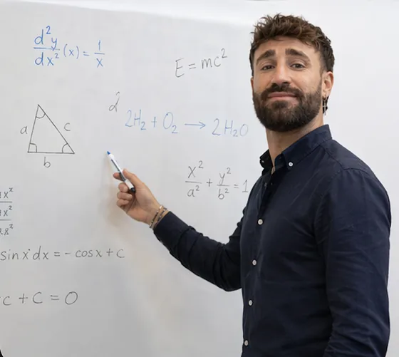 Víctor Orero teaching with whiteboard